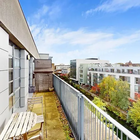 Apartment Stunning 1bed Flat With Balcony - 5 Mins To Station