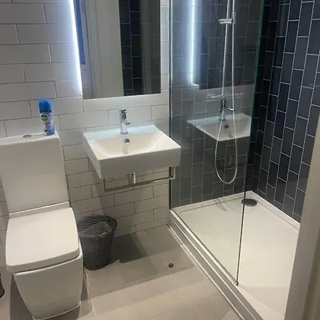 Apartment Stunning 2 Bedroom *