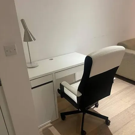 Stunning 2 Bedroom *