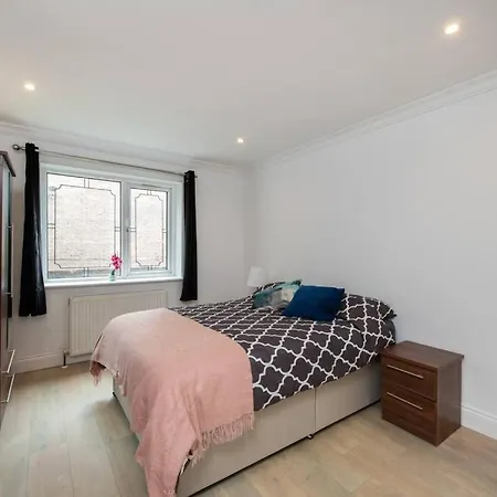 Cozy 2-bedroom Flat In Battersea Apartment