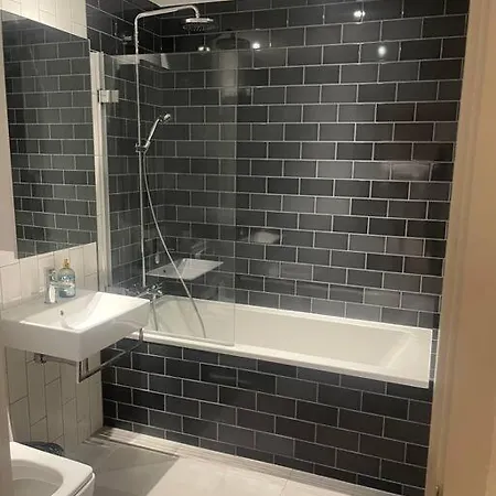 Stunning 2 Bedroom Apartment