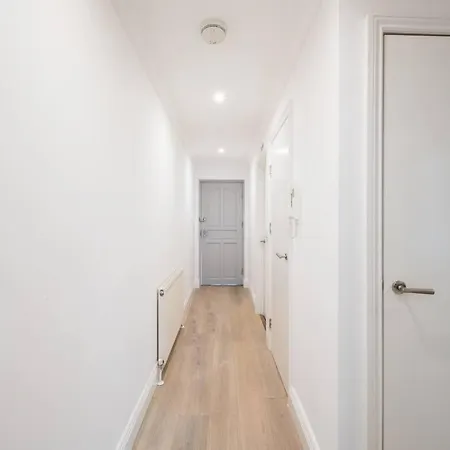 Cozy 2-bedroom Flat In Battersea Apartment