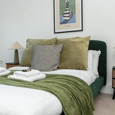 Spacious 4br 3-storey Townhouse In Lively Deptford London