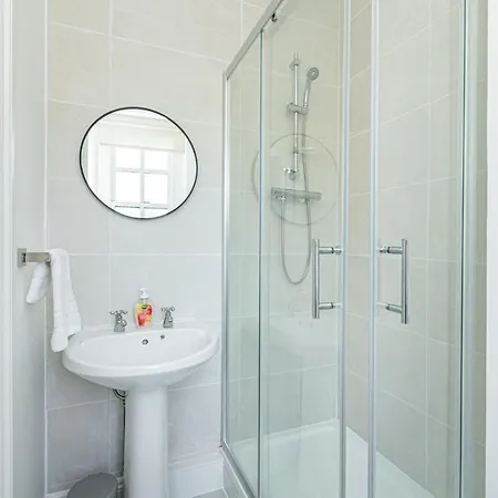 Spacious 4br 3-storey Townhouse In Lively Deptford *
