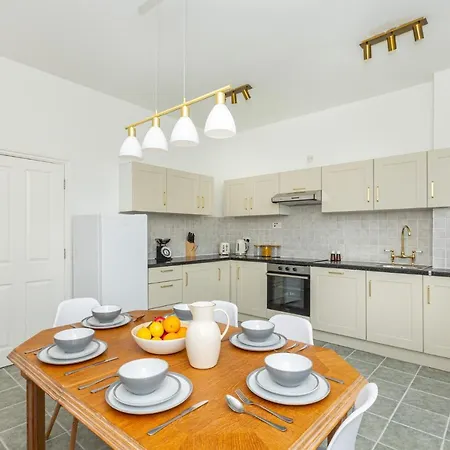 Spacious 4br 3-storey Townhouse In Lively Deptford * London
