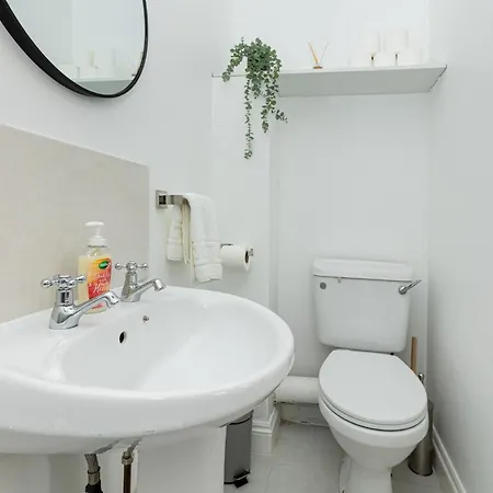 Spacious 4br 3-storey Townhouse In Lively Deptford Holiday home London