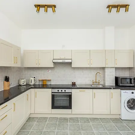 Holiday home Spacious 4br 3-storey Townhouse In Lively Deptford London