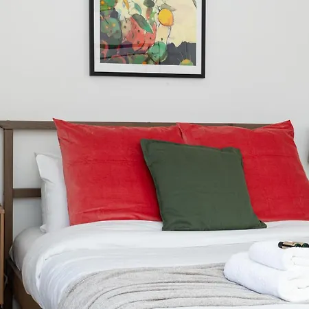 Spacious 4br 3-storey Townhouse In Lively Deptford * London