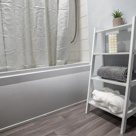 Century House Apartment *