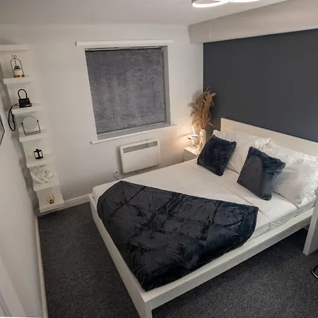 Century House Apartment