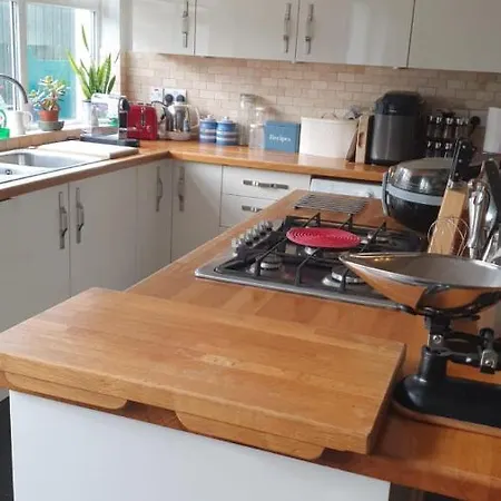 3 Bed Close To Alexander Palace, And The Tottenham Stadium Holiday home Edmonton