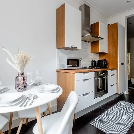 Apartment Spacious Apt In Central London