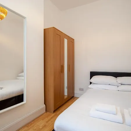 Comfortable 2 Bedroom In Tooting Apartment *