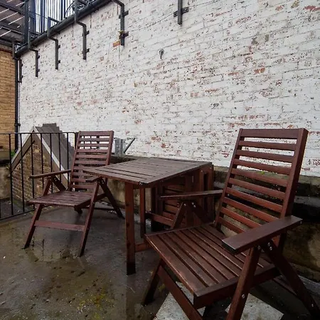 Comfortable 2 Bedroom In Tooting Apartment