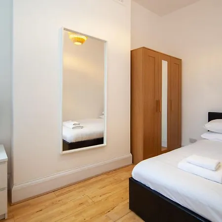 Comfortable 2 Bedroom In Tooting Apartment London