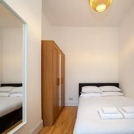 Comfortable 2 Bedroom In Tooting Apartment