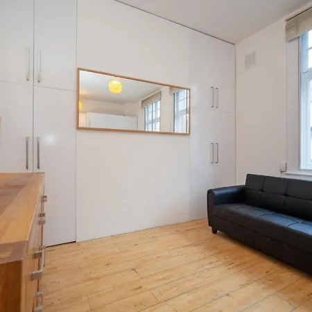 Comfortable 2 Bedroom In Tooting Apartment *