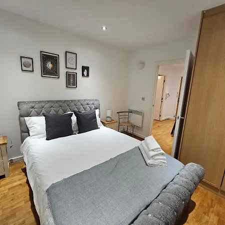 Cozy Flat Close To *