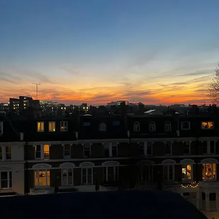 Newly Renovated Modern In West Kensington