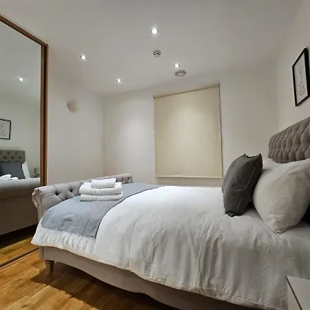 Apartment Cozy Flat Close To