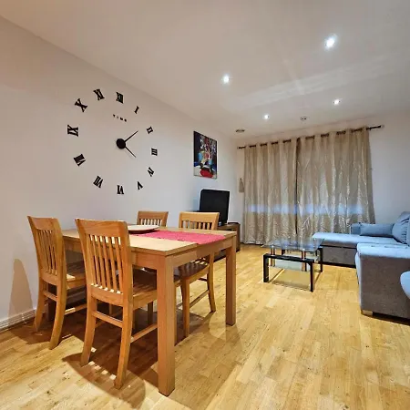 Apartment Cozy Flat Close To