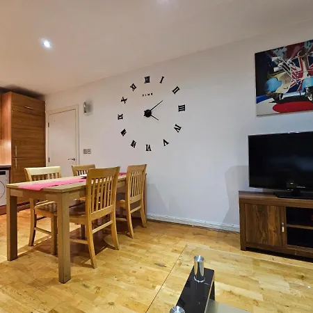 Cozy Flat Close To