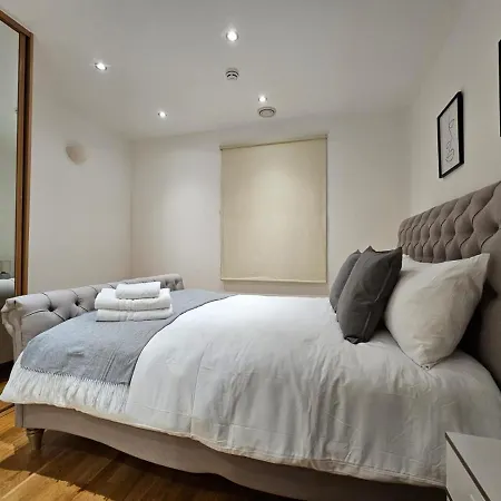 Apartment Cozy Flat Close To