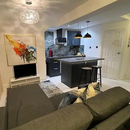 Apartment Newly Renovated Modern In West Kensington