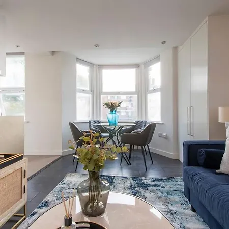 Elevated Elegance: 1br 1ba Flat In Wellmeadow Rd Apartment London