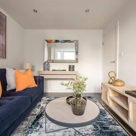 Elevated Elegance: 1br 1ba Flat In Wellmeadow Rd * London