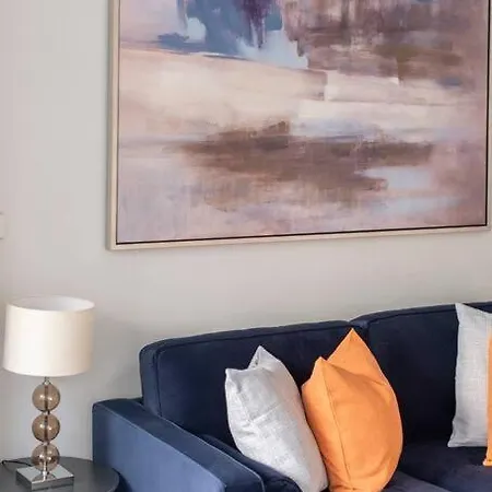 Elevated Elegance: 1br 1ba Flat In Wellmeadow Rd Apartment London