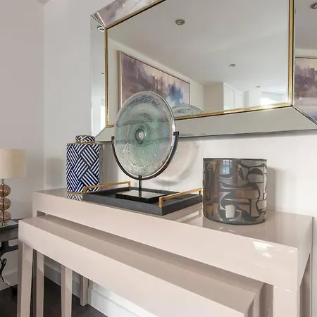 Elevated Elegance: 1br 1ba Flat In Wellmeadow Rd Apartment London