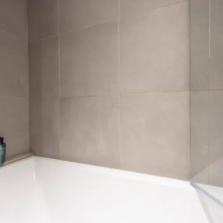 Elevated Elegance: 1br 1ba Flat In Wellmeadow Rd Apartment London