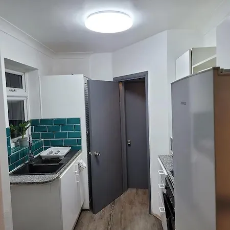 Evergreen 2bedroom-sleeps Up To 7,2 Bathroom Hornchurch