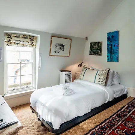 The Kensington Gatehouse Apartment London