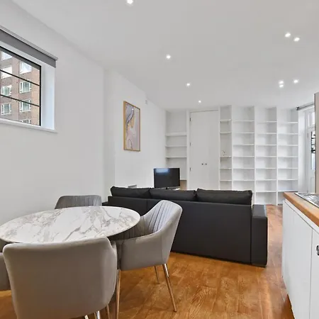 Cozy Flat Near Kensington Palace