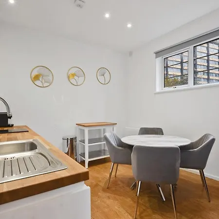 Cozy Flat Near Kensington Palace *