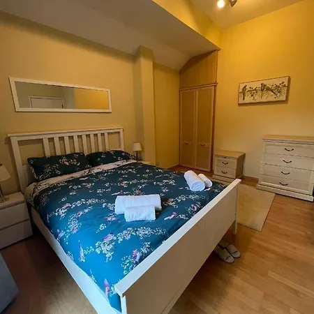 2 Bedroom Flat In Leicester Square * London