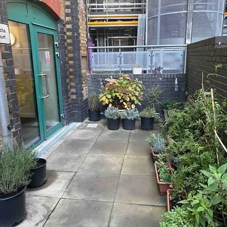 Cosy Spacious Studio Flat Stratford / Bow
