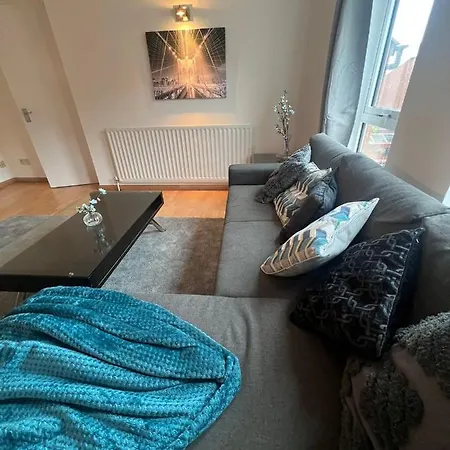 2 Bedroom Flat In Leicester Square * London