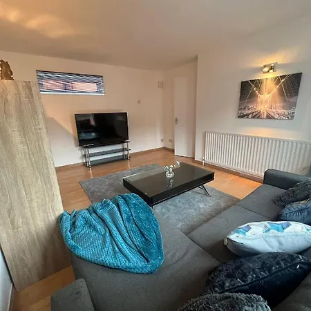 2 Bedroom Flat In Leicester Square Appartement Londen