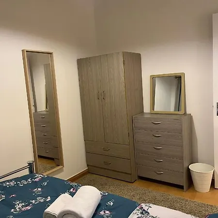 2 Bedroom Flat In Leicester Square Appartement