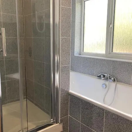 Twin With Free Parkings, Surbiton, Kingston Upon Thames, Surrey, Greater London, Uk! Holiday home Surbiton