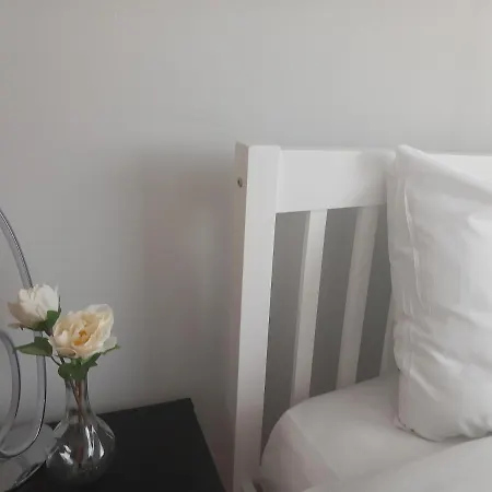 Holiday home Twin With Free Parkings, Surbiton, Kingston Upon Thames, Surrey, Greater London, Uk!