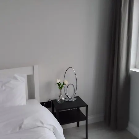 Twin With Free Parkings, Surbiton, Kingston Upon Thames, Surrey, Greater London, Uk! Holiday home Surbiton