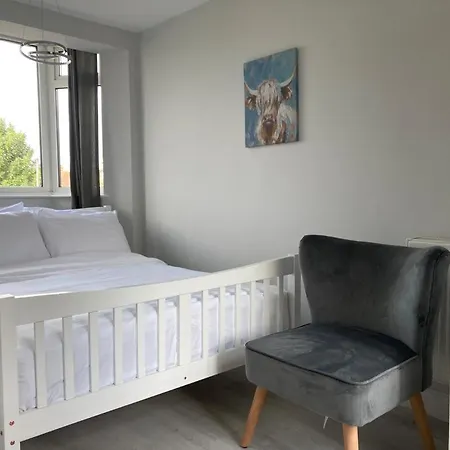 Twin With Free Parkings, Surbiton, Kingston Upon Thames, Surrey, Greater London, Uk! Holiday home Surbiton