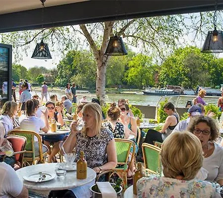Twin With Free Parkings, Surbiton, Kingston Upon Thames, Surrey, Greater London, Uk! * Surbiton