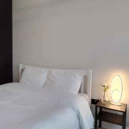 Holiday home Twin With Free Parkings, Surbiton, Kingston Upon Thames, Surrey, Greater London, Uk! *