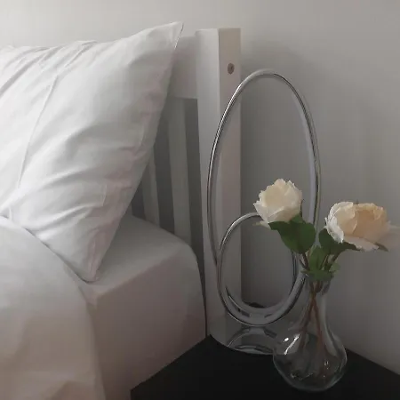 Twin With Free Parkings, Surbiton, Kingston Upon Thames, Surrey, Greater London, Uk! Holiday home