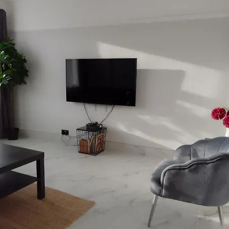Holiday home Twin With Free Parkings, Surbiton, Kingston Upon Thames, Surrey, Greater London, Uk! *